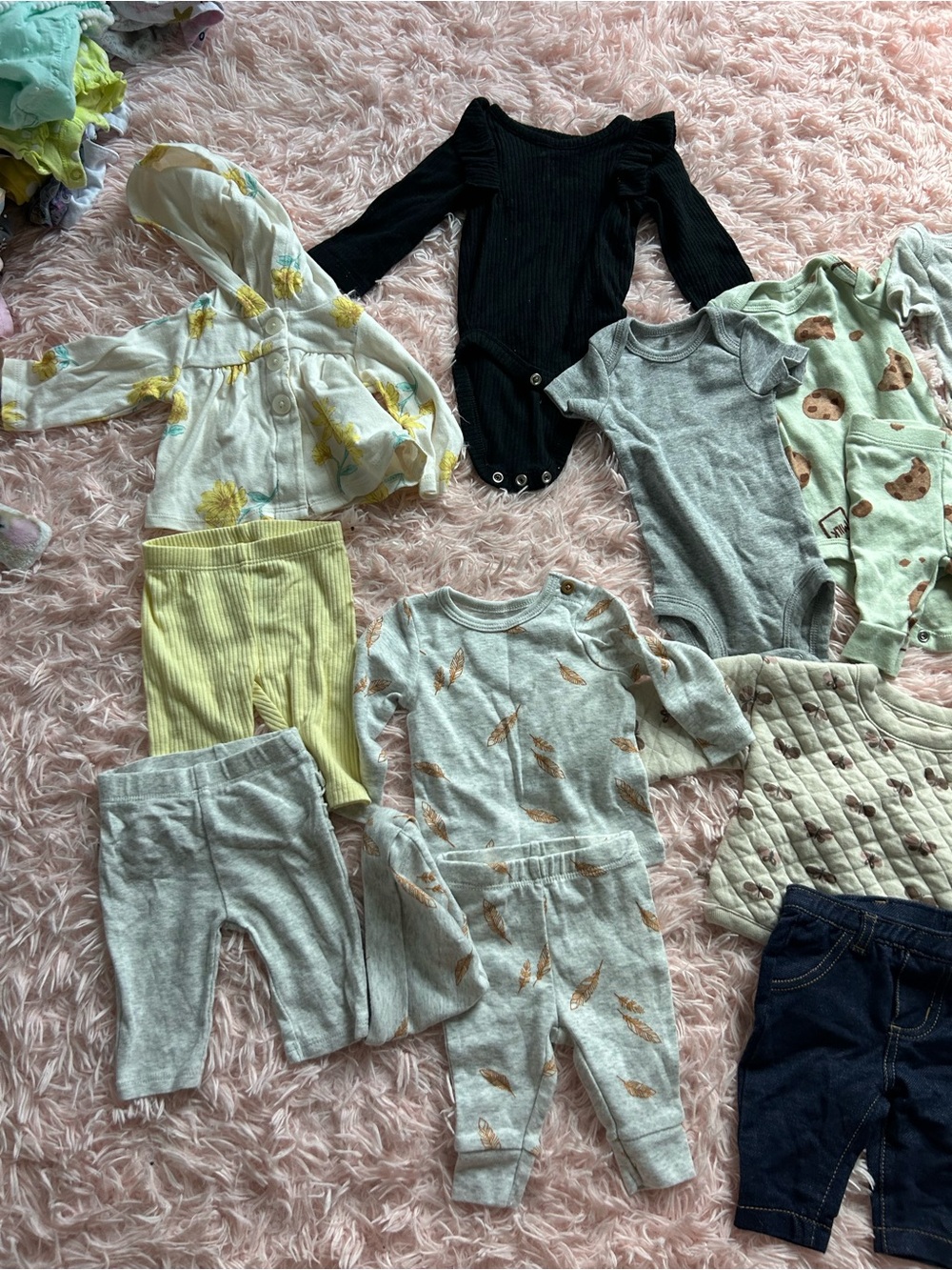 Newborn Carter's Outfit Bundle - Picture 2 of 14